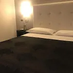 Gemini ゲストハウス 4*
