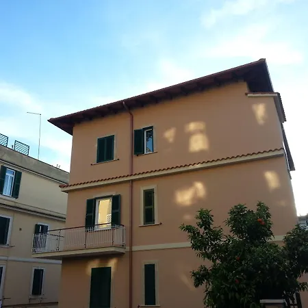 Gemini ゲストハウス 4*